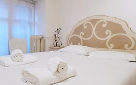 Porta Venezia & Giardini Montanelli Cozy Flat